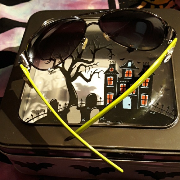 3 for $15☆ Purple & Green Sunglasses - Picture 4 of 5